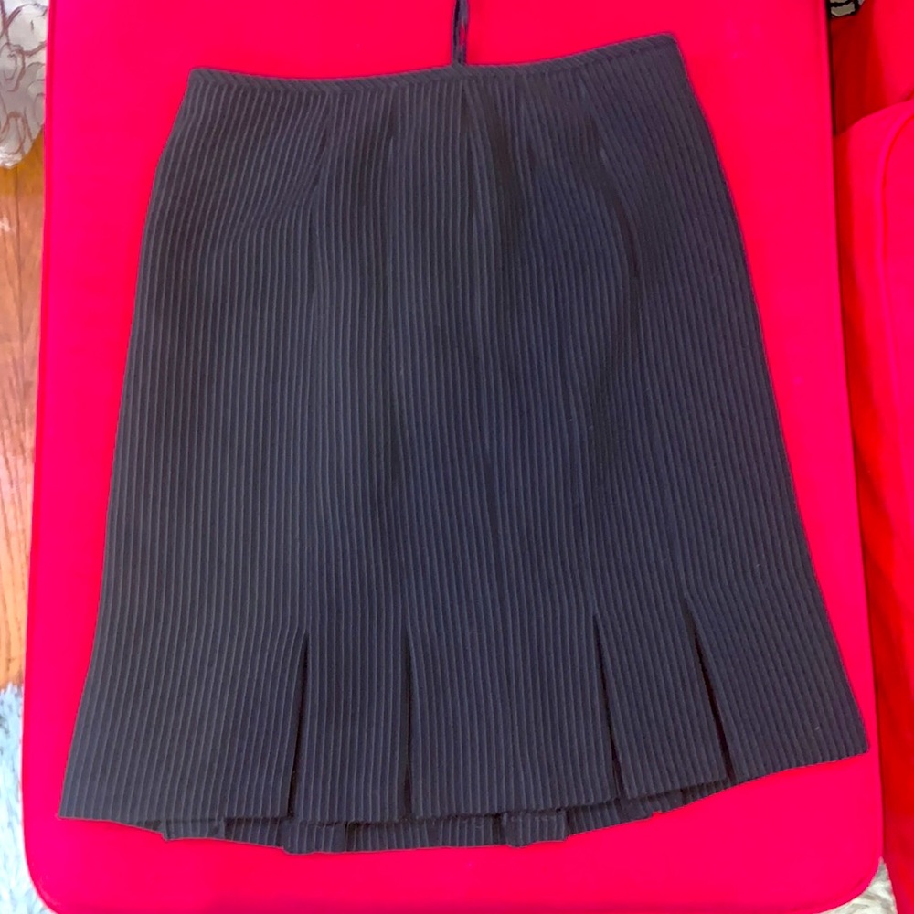 Mid length skirt
